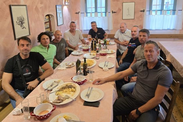 sarec varnostniki kosilo.jpg