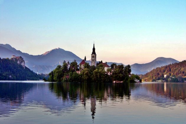 bled blejsko jezero cerkev px.jpg