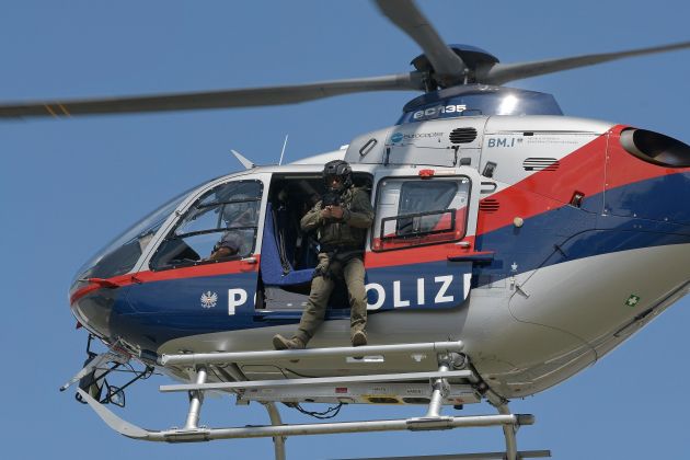 policija avstrija helikopter.jpg