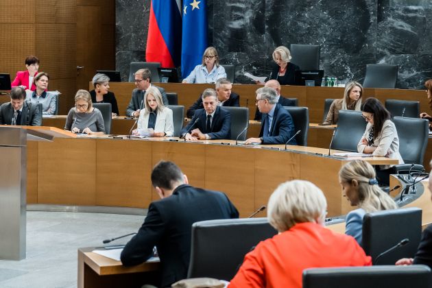 golob poslanci vlada dz.jpg