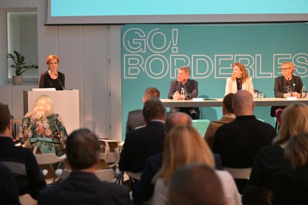 Zbrane je nagovorila tudi ministrica za kulturo RS dr. ASta Vrečko (Foto Jernej Humar).JPG