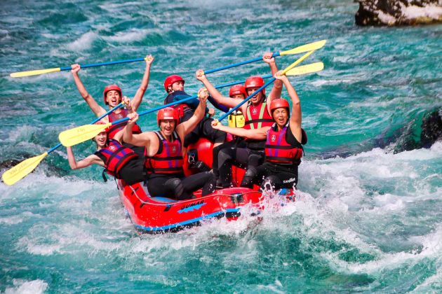 5-razlogov-zakaj-je-rafting-popoln-za-skupine.jpg