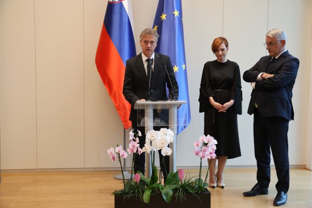 UV golob vrecko han Primoz Lavre.jpg