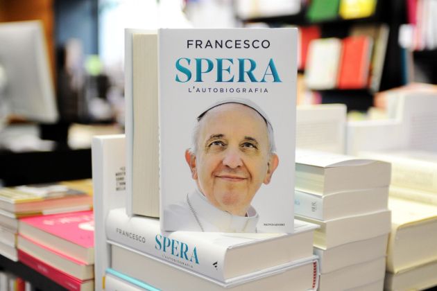 papez francisek knjiga profimedia-0953508927 -o.jpg