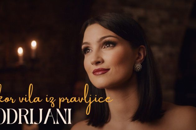 modrijani kakor vila iz pravljice.jpg