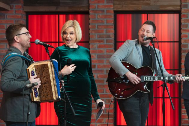 Darja se je čudila zanimivim zgodbam Tria Šubic.