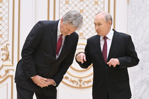 peskov putin.jpg