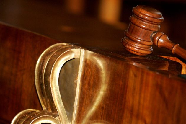 sodišče, kladivo