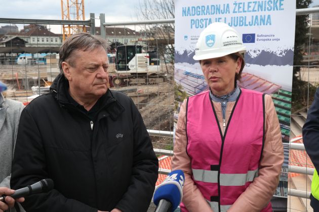 zoran jankovic alenka bratusek gradbisce zelezniska postaja rb.jpg