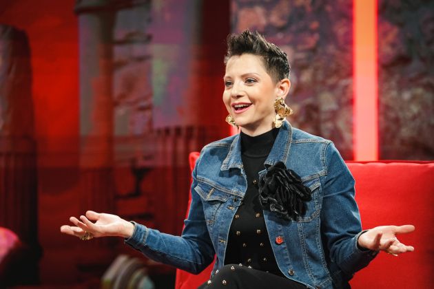 Nasmejana pevka je neusahljiv vir pozitivne energije.