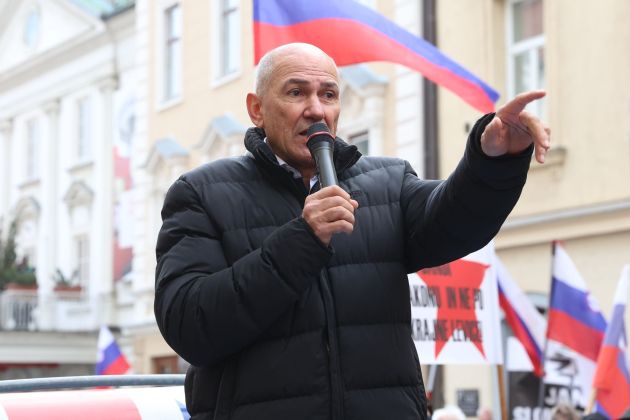 janez jansa sodisce celje protest trenta.jpg