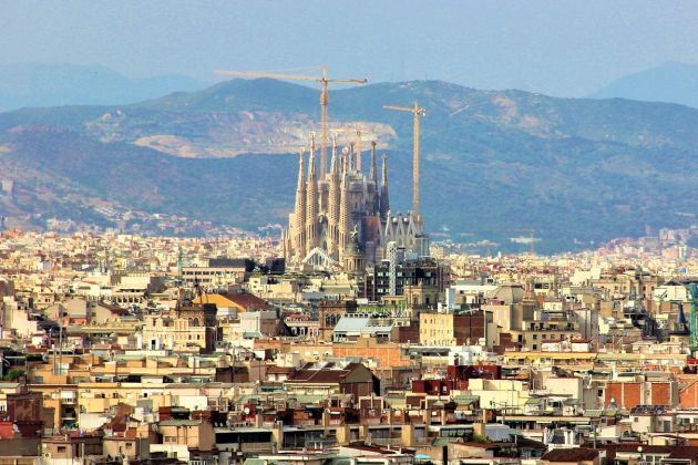 sagrada familia gaudi.jpg