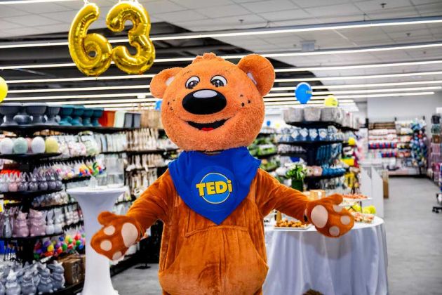 Otvoritev je minila v prazničnem vzdušju z nagradno igro (Foto Matic Kremžar).jpg