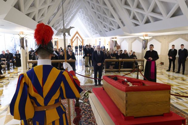 sergio mattarella papez truplo.jpg