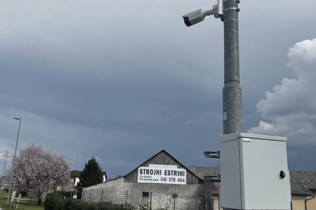 Merilnik varnostne razdalje, borovci-3.jpg