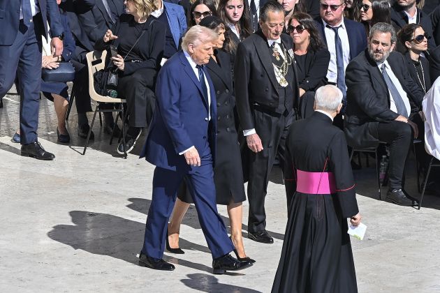 trump melania papez pogreb.jpg