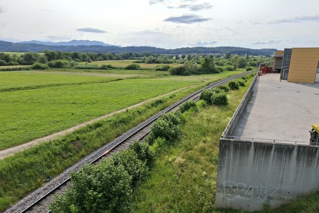 polje spar grosuplje romi.jpg