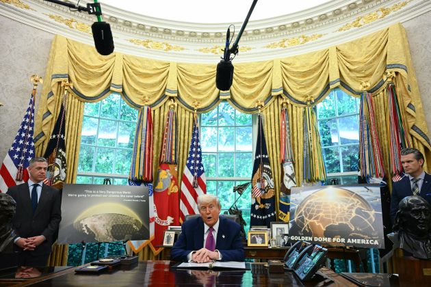 UV trump zlata kupola ovalna pisarna pf.jpg