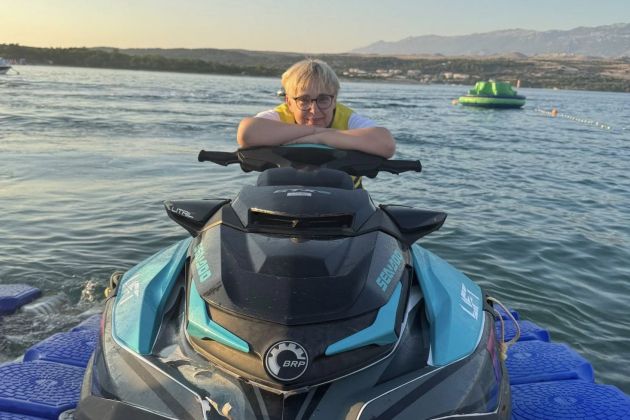 natasa pirc musar skuter.jpghttps://backend.reporter.si/#/article/edit/1841537