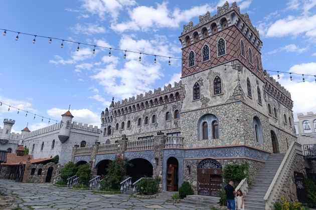 UVODNA eklektična arhitektura kleti Voskevaz.jpg