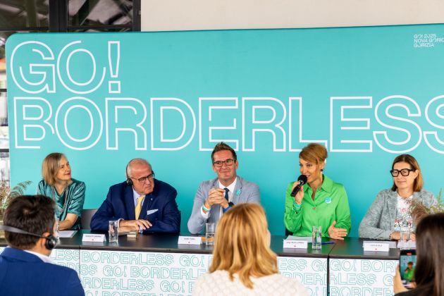 Govorci na novinarskem srečanju so bili župan Gorice Rodolfo Ziberna, župan Mestne občine Nova Gorica Samo Turel, direktorica Zavoda GO! 2025 Mija Lorbek in Lucija Sila, pomočnica direktorja za čezme.jpg