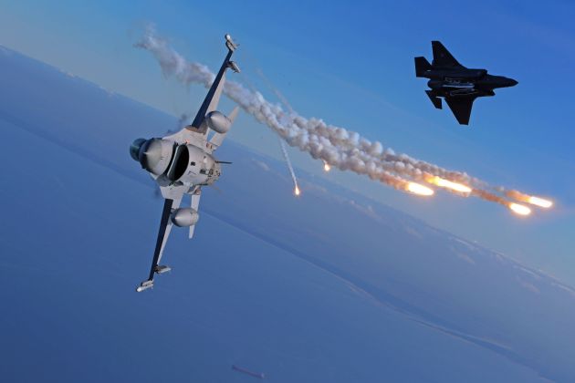 poljska letalo f-16.jpg