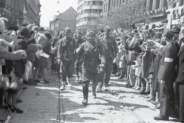 partizanska vojska v LJ Karol Holynski Slovenski etnografski muzej.png