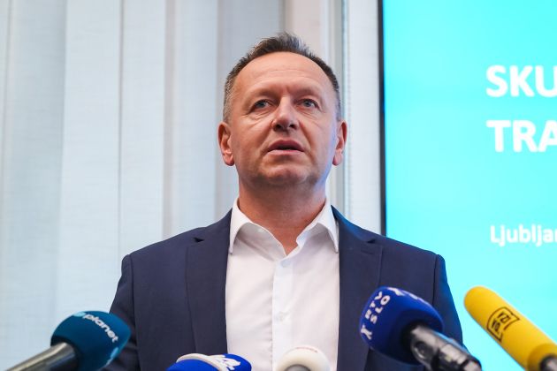 UV robert sumi Jure Klobcar.jpg