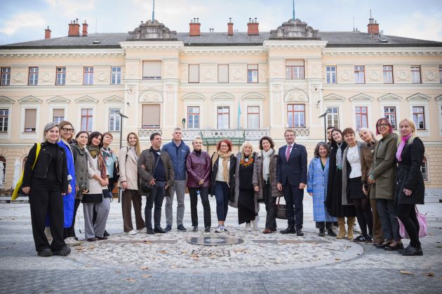 Delegacija Evropskega parlamenta je med drugim obiskala tudi Trg Evrope, ki je lociran v obeh državah .jpg