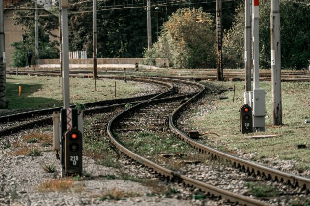 tiri zelezniska proga.jpg