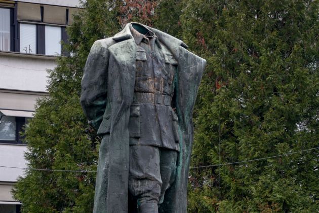 UV tito brez glave BOBO.jpg