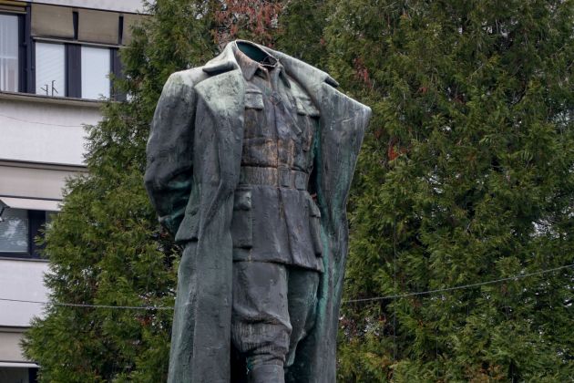 UV tito brez glave BOBO.jpg