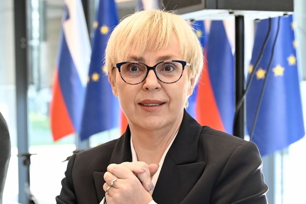 008 natasa pirc musar-sr.jpg