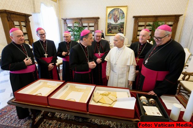 UV3 skofje papez leon-vatican media3.jpg