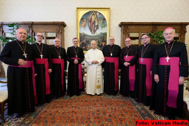 UV1-skofje papez leon-vatican media2.jpg
