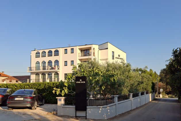 hotel stari dvor ugljan.jpg