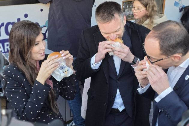 logar irgl novak burger.jpg