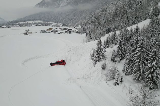 bach avstrija snezni plaz avtobus.jpg