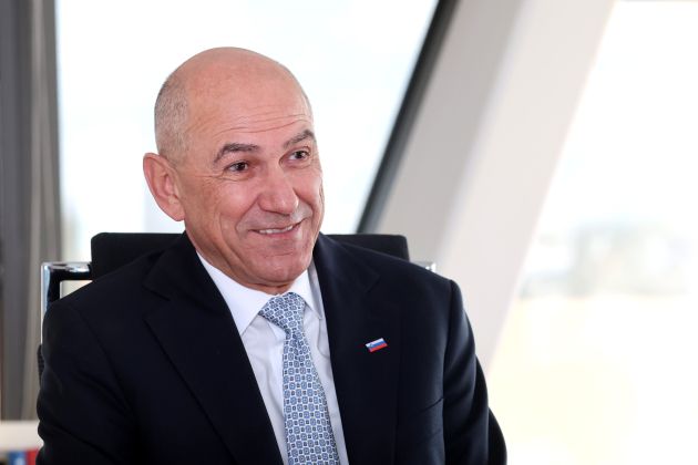 UV-janez jansa-RB008.JPG