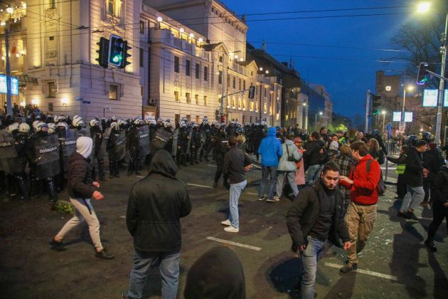 protest beograd policija.jpg