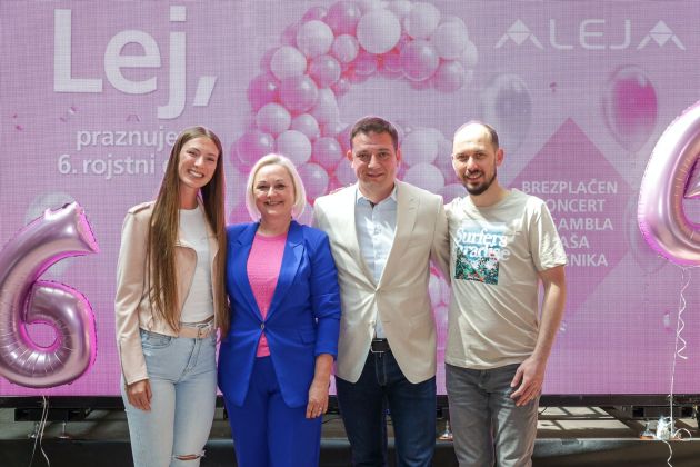 Pevka Ansambla Saša Avsenika Lucija Selak, CM ALEJE Klavdija Miklavžin Javornik, direktor SES Slovenja Toni Pugelj in kitarist v Ansamblu Saša Avsenika Matic Pevel Foto Barbara Reya.jpeg