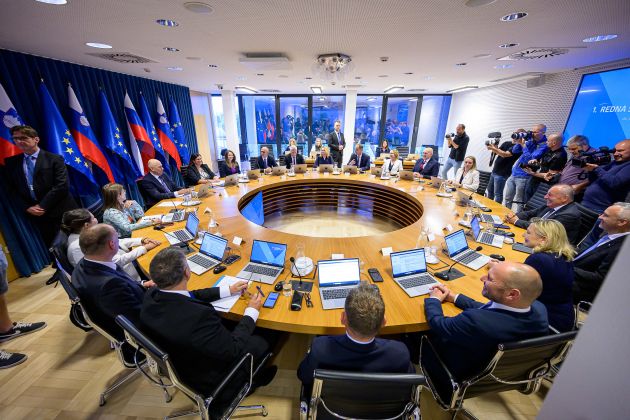 janez jansa vlada seja.jpg