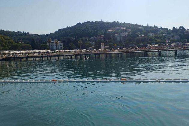 portorož, plaža, razlitje nafte.jpg