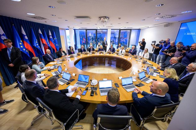 UV vlada jansa Jure Makovec STA.jpg