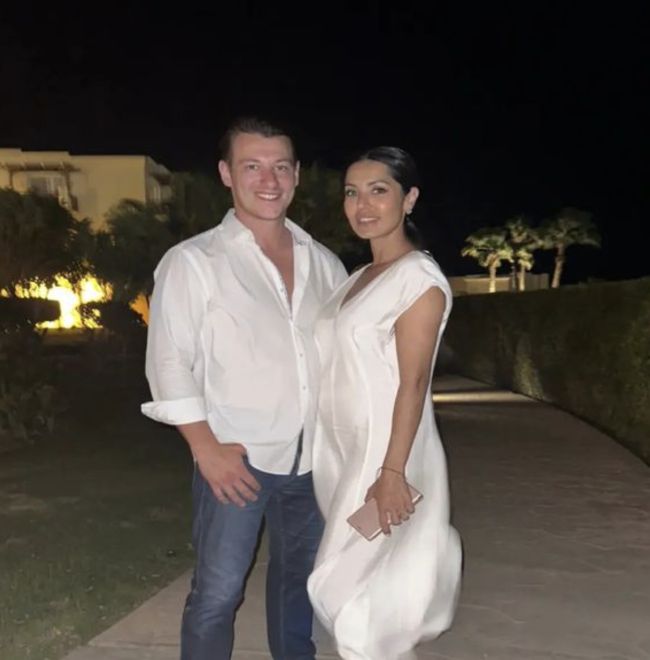 Muki že leta živi in dela v ZDA in ne želi imeti zakona na daljavo, medtem ko Tanja razmišlja o morebitnem koncu svoje kariere.