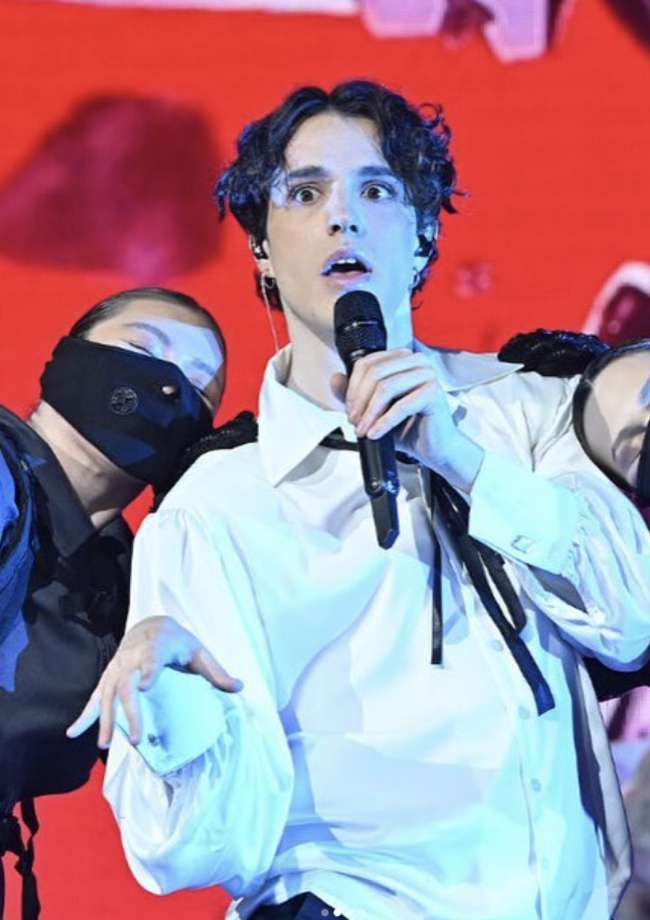 Luke Black misli, da je čas tudi za drugačno glasbo.