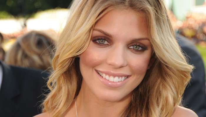 annalynne-mccord-twilight-saga-eclipse-premiere-nokia-theater-in-la-31