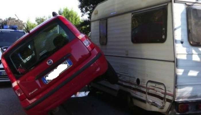 Fiat panda, nesreča, prikolica