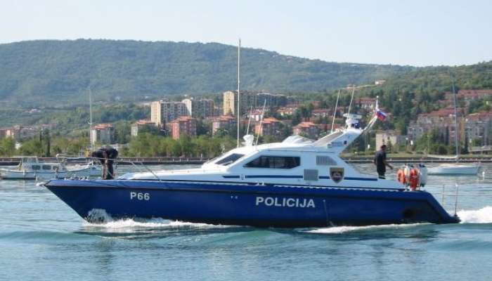 policija čoln