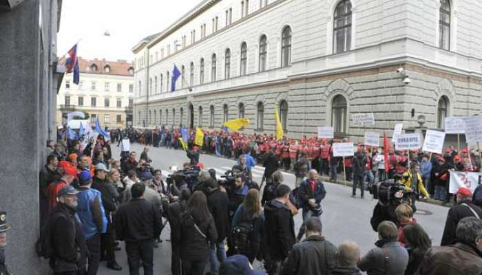 sindikati-protest-vlada_bobo_10.11.14